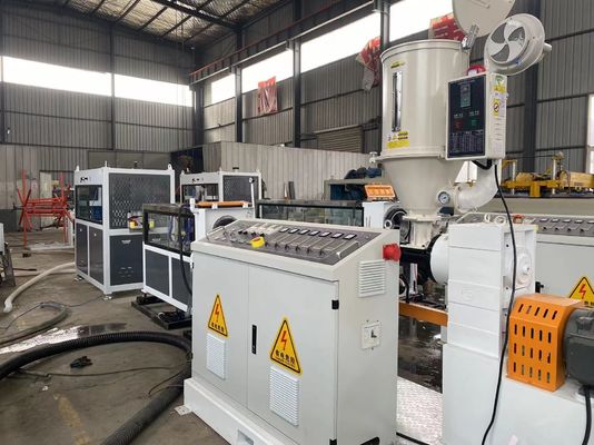 Máy làm ống xoắn ốc bằng carbon HDPE Dây chuyền sản xuất ống luồn dây điện PE