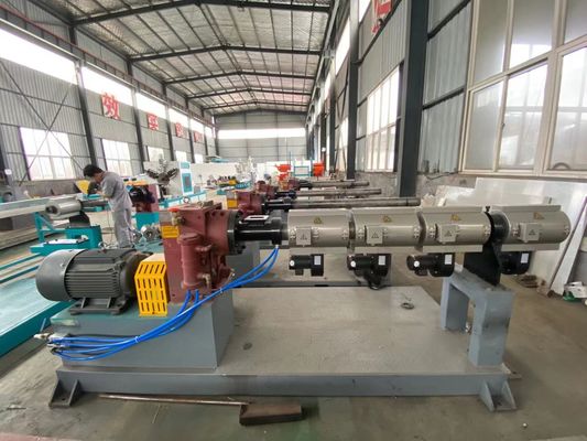 20-80kg / h PP PE PVC Máy làm đùn trục vít đơn