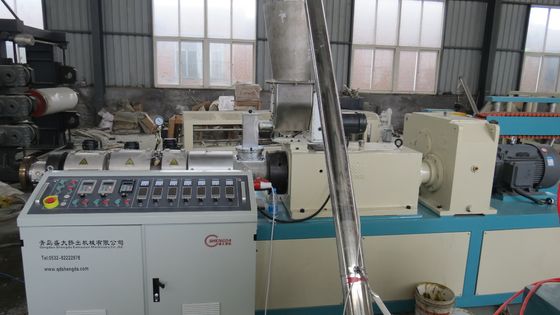 PE đục lỗ ống lưới hoa mai với máy đùn ống cáp thông tin 7 hoặc 9 lỗ
