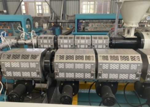 63mm 120-220kg / h Cung cấp khí Máy đùn ống PE trục vít đơn